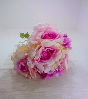 kytice růže a hortenzie krémovo - fialová 30 cm, průměr 25 cm