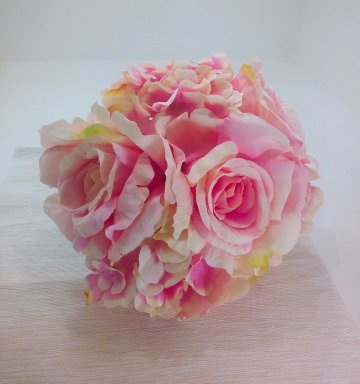 kytice růže a hortenzie krémovo - růžová 30 cm, průměr 25 cm